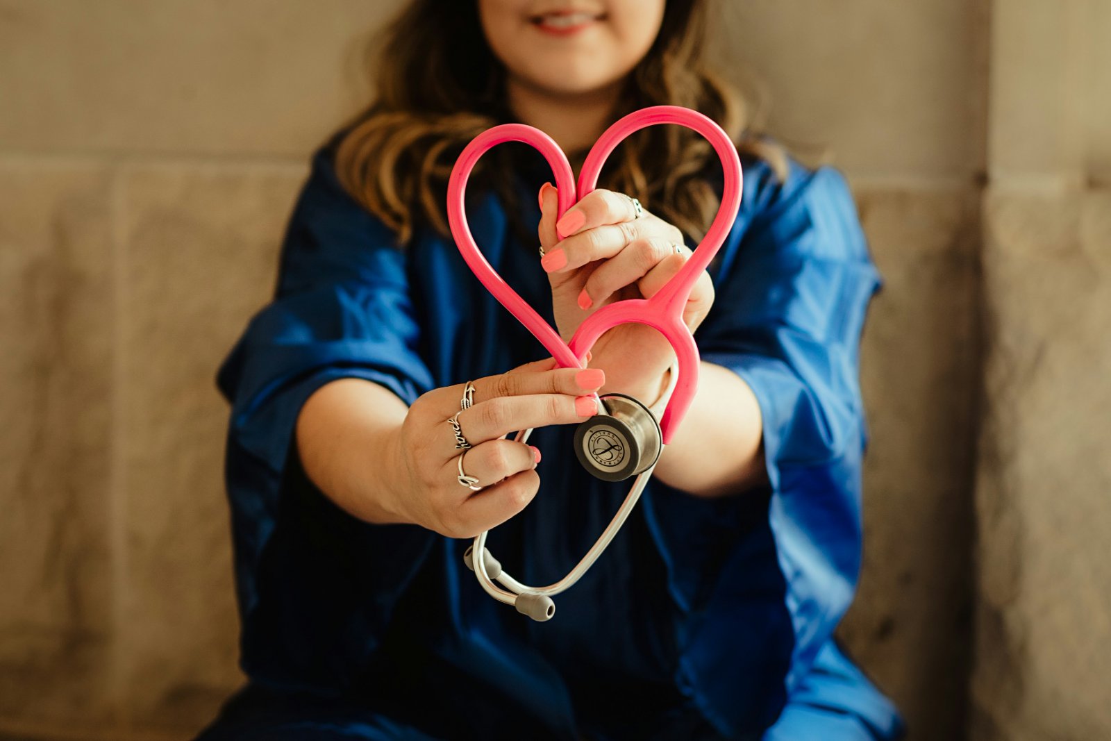 Palpitations ou essoufflement : quand consulter un cardiologue ?